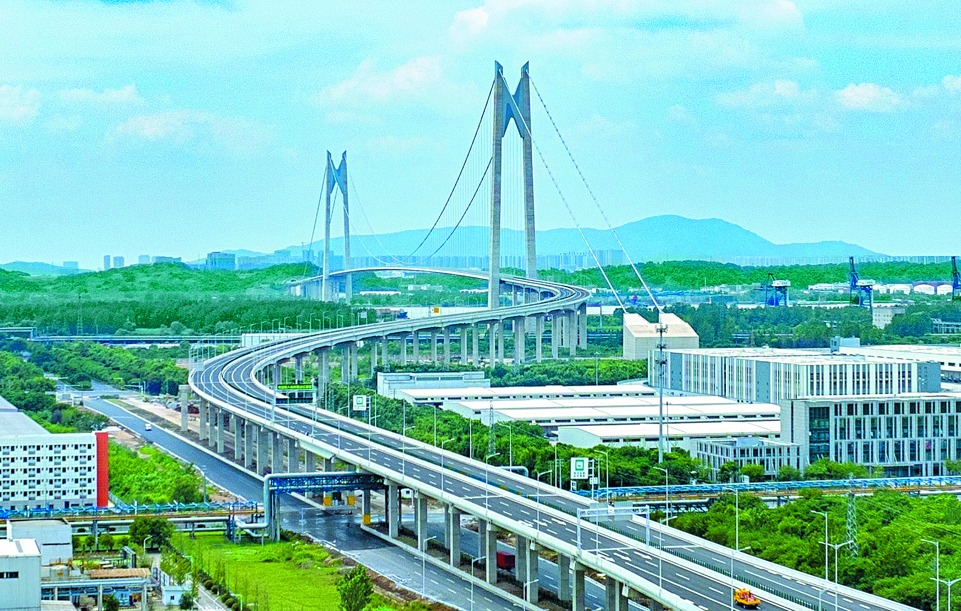 南京新生圩長(zhǎng)江大橋雄姿。 (圖片由中鐵山橋提供)